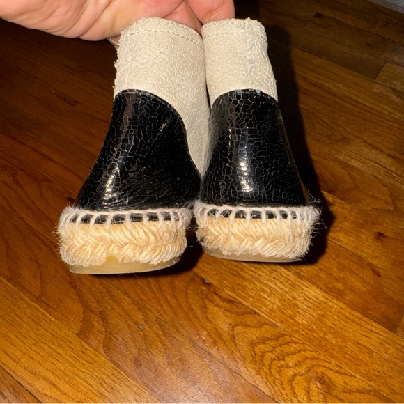 CHANEL 15C Crackle High Top Espadrilles Light Beige Black Size 40 - Picture 6 of 15